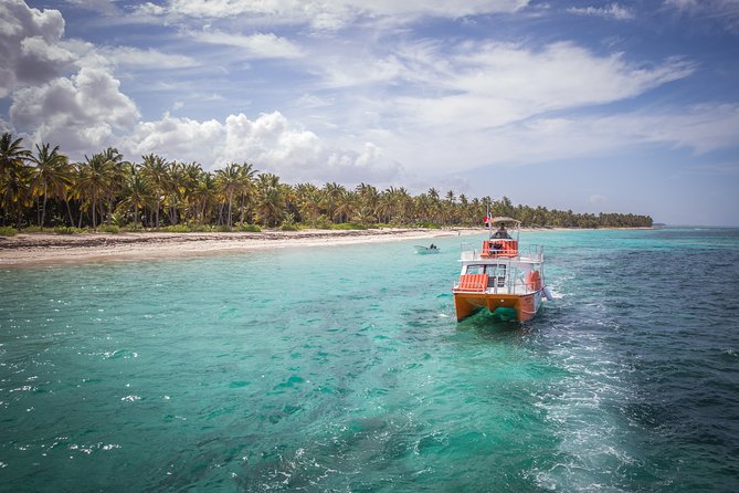 Punta Cana Private Catamaran Cruise with Drinks and Light Snacks - Playa Bibijagua: a short souvenir stop