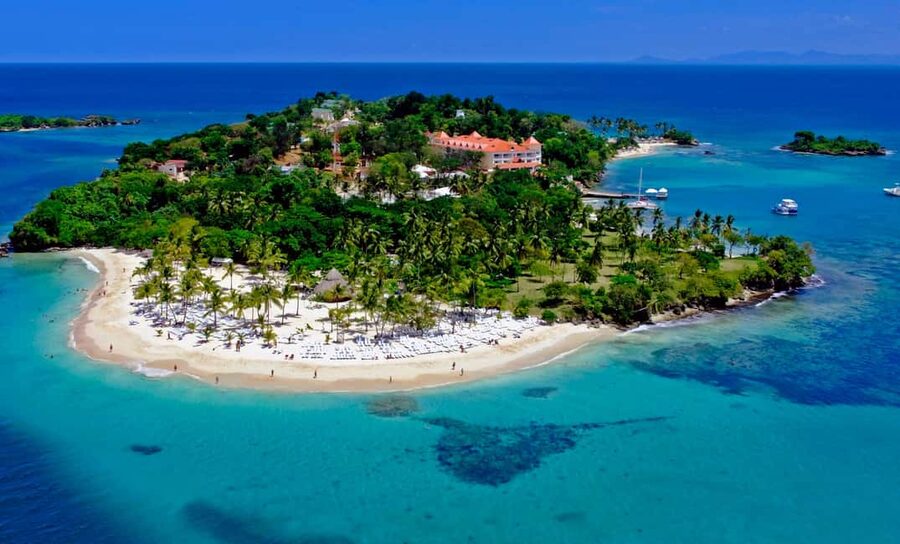 Punta Cana: Samaná Whale Watching, Bacardi & Limon Falls - Guides, languages, and the human side of the day