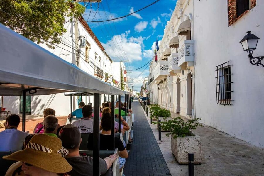 Punta Cana: Santo Domingo City Tour with Lunch - Buffet lunch and what the meal adds