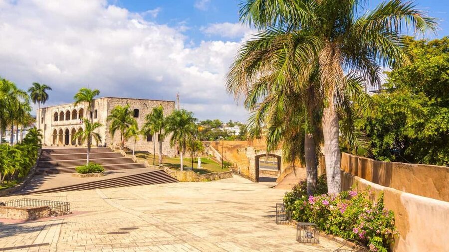 Punta Cana: Santo Domingo City Tour with Lunch - National Palace and Columbus Lighthouse