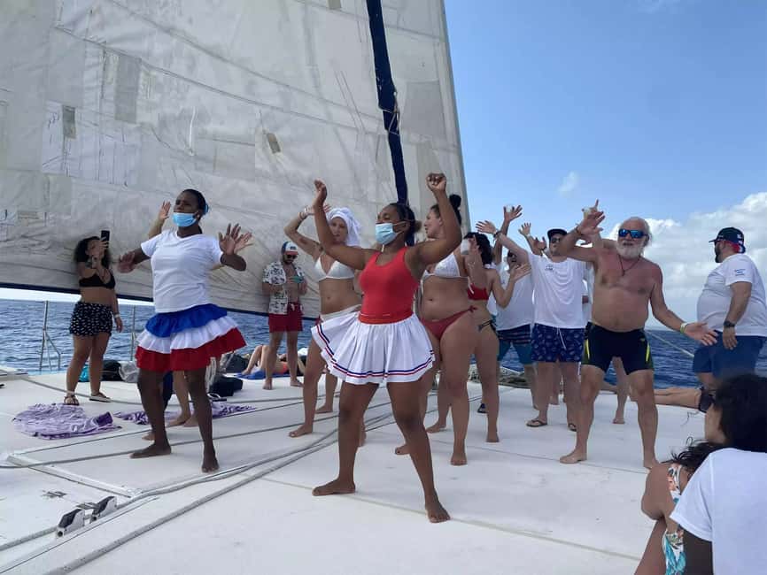 Punta Cana: Saona Island Day Trip with Blue Lagoon & Lunch - What this Saona Island day really offers