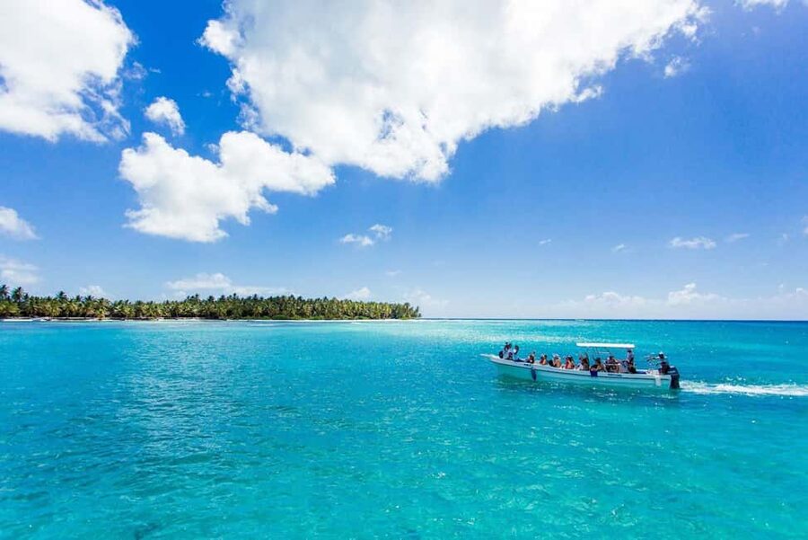 Punta Cana: Saona Island Full-Day Open Bar, Lunch & Transfer - The catamaran return with music and dancing
