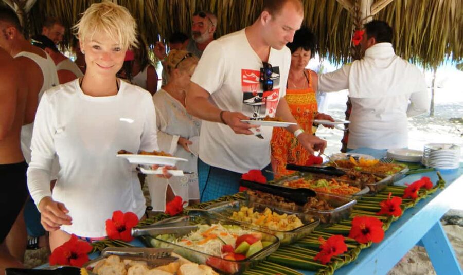Punta Cana: Saona Island Tour with Lunch and Drinks - Who should book this day trip?