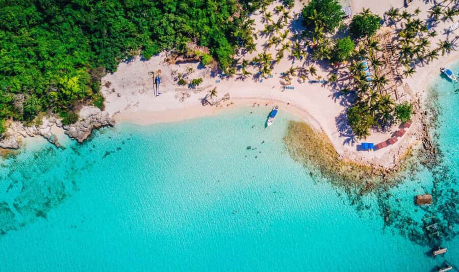 Punta Cana: Saona Island Tour with Lunch and Drinks - The fast boat and Blue Lagoon stop