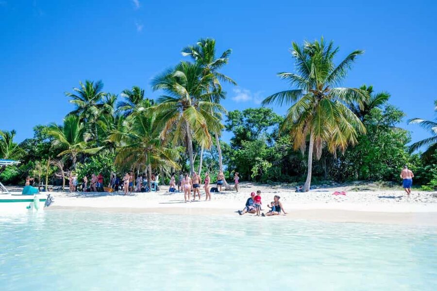 Punta Cana: Saona Island VIP 4 first-class beach and sunset - What this Saona Island day is really like