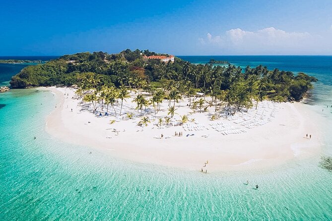 Punta Cana: Whale Watching and Bacardi Island Day Trip - Option 2: safari truck to Playa Rincón