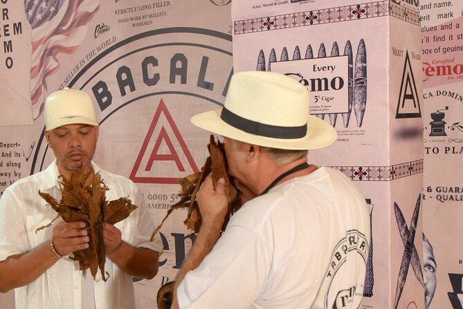 Roll your Own Cigar in Puerto Plata - Starting at Tabacalera Cremo in Puerto Plata