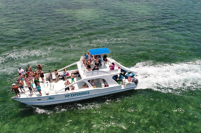 Sabina del Mar Party Boat VIP - The natural ocean pool and floating bar