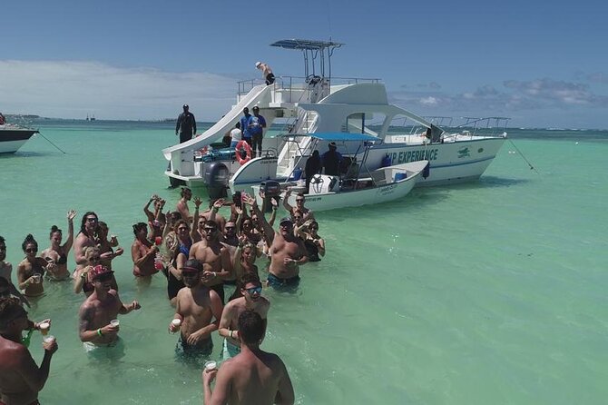 Sabina del Mar Party Boat VIP - How much food, drink, and entertainment should you expect?