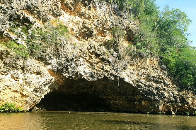 Safari discovery to Boca De Yuma – Nature, Discovery And History Of A Population - What the small group changes