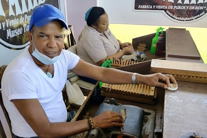 Safari discovery to Boca De Yuma – Nature, Discovery And History Of A Population - Coffee, roasting, and an agrarian village near Dominicus
