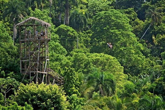 Safari Tour in Punta Cana todo el dia una Aventura inolvidable - Lunch beside the Anamuya River
