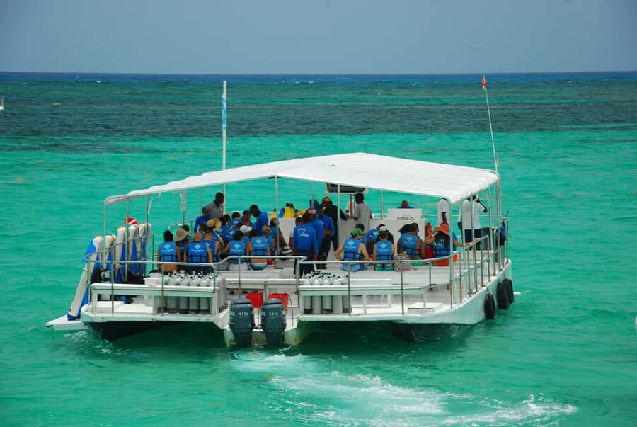 Sailing Splash Tour Speedboat, Snorkel, and Catamaran - Guides, languages, and group handling