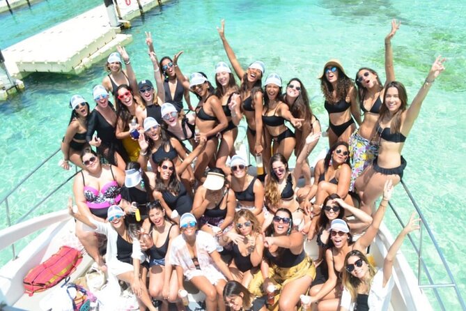 Sand Bar Punta Cana, Snorkeling, Party Boat, Booze Cruise Party - The sandbar stop and shallow Caribbean water