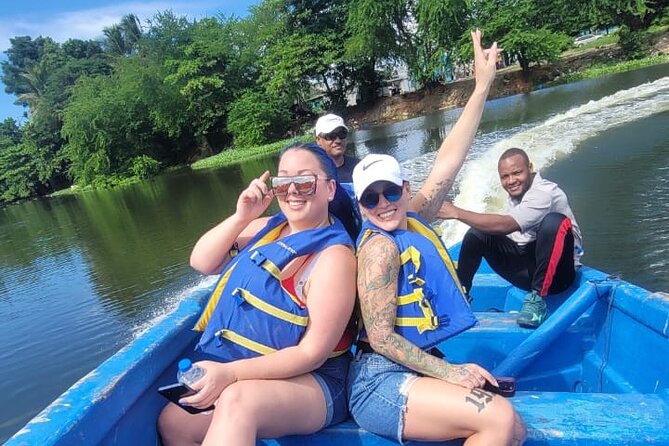Santo Domingo: City Boat Ride Adventure Guided Tour - Passing beneath Santo Domingo’s six bridges