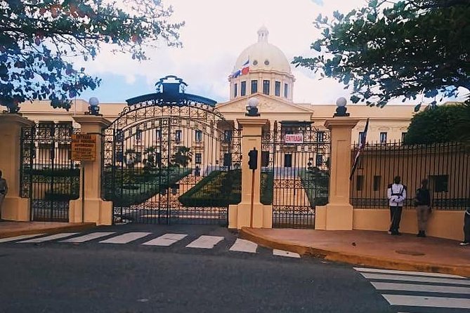 Santo Domingo City Tour: History of the Caribbean - Tres Ojos Park and the underground pools