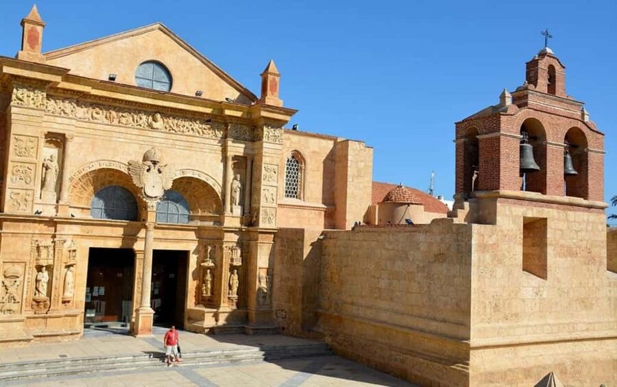 Santo Domingo: Colonial Zone Tour with tasting - Starting at Parque Colón in the heart of the old city