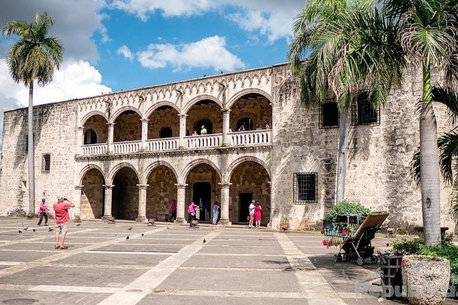 Santo Domingo Sightseeing Tour - Seeing the Columbus Lighthouse from the outside