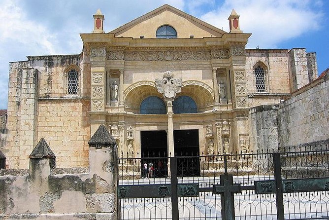 Santo Domingo Sightseeing Tour - Guide quality and language can shape the day
