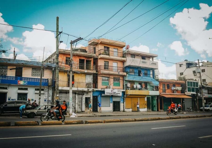 Santo Domingo: The Authentic Dominican Neighborhood Tour - Markets, small shops, and the rhythm of local streets