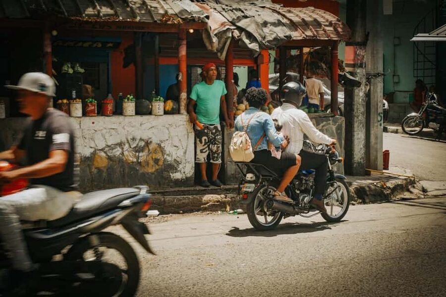 Santo Domingo: The Authentic Dominican Neighborhood Tour - Finishing with the Santo Domingo metro