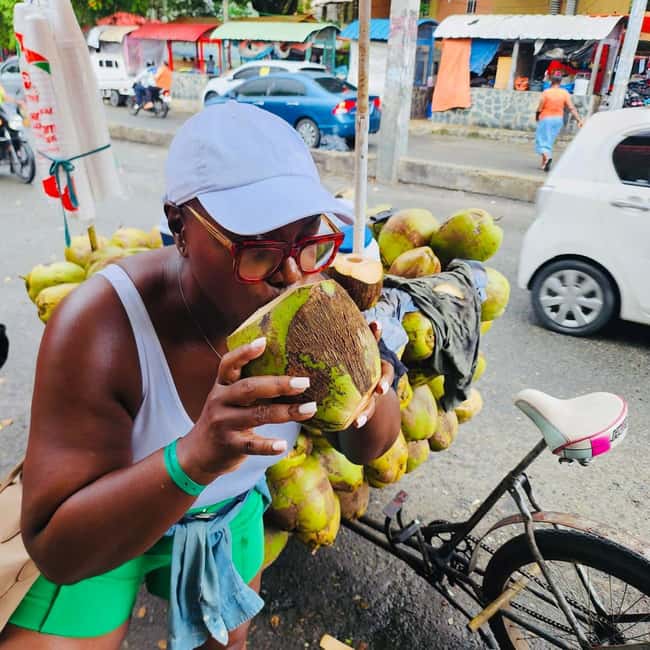 Santo Domingo: The Authentic Dominican Neighborhood Tour - Meeting at Eduardo Brito and getting oriented