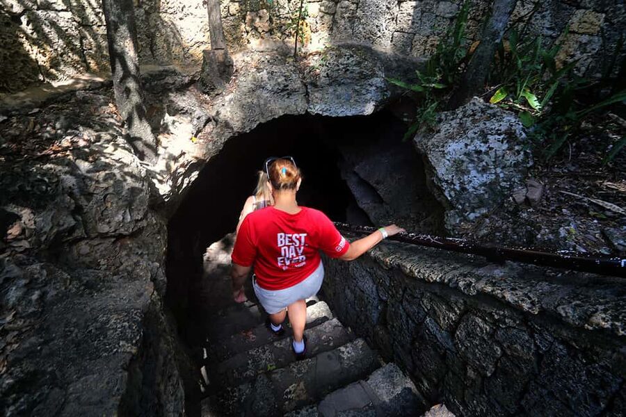 Santo Domingo: Three Eyes National Park Guided Tour - Entering Los Tres Ojos beneath Santo Domingo