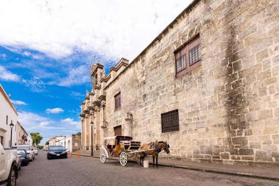Santo Domingo: Tour a las Mejores Playas del Caribe - Columbus Lighthouse and Three Eyes National Park