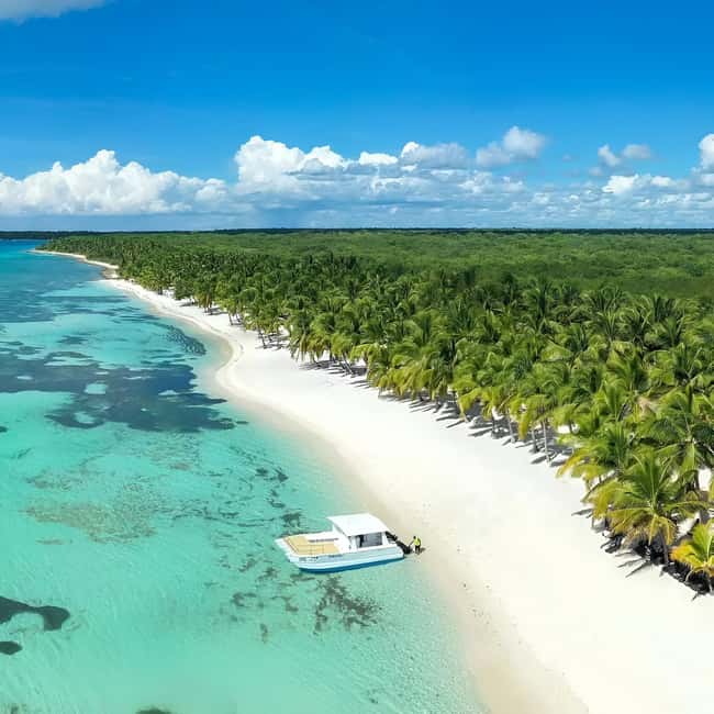 Saona Island Day Trip + Lunch + Open Bar from Punta Cana - The early pickup sets the tone