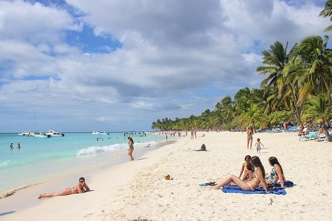 Saona Island Excursion by Catamaran and Speedboat (Full Day) - BBQ lunch and drinks