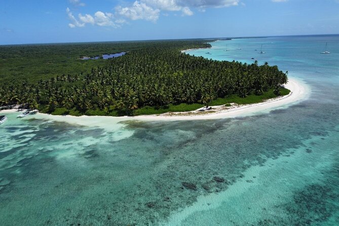 Saona Island: Full-day Catamaran Tour - Small Group - Catuano snorkeling with a certified instructor