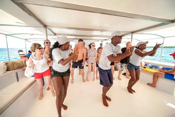 Saona island full day tours - catamarán party from santo domingo - The catamaran return and party atmosphere