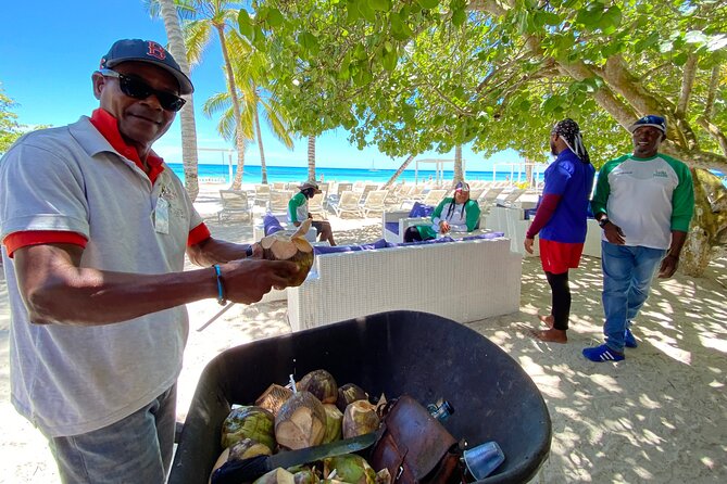 Saona Island, Natural pool Starfish, Fast boat, Catamaran +Dances - Communication and guide expectations
