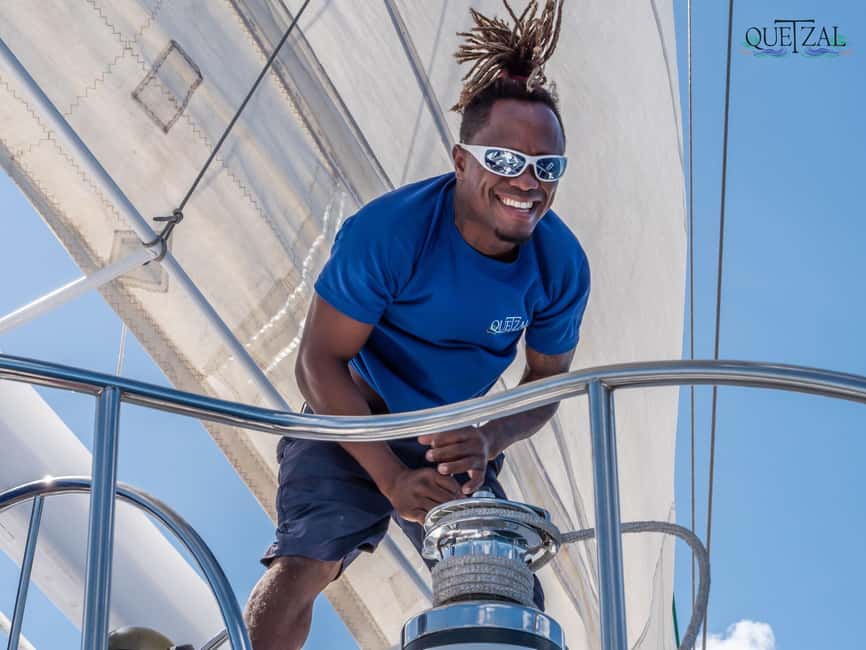 Saona island - Small group tour - Luxury catamaran - Leaving Bayahibe and settling into the Quetzal