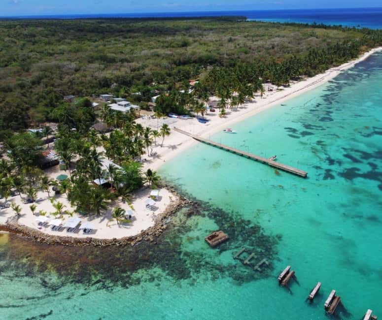 Saona island - Small group tour - Luxury catamaran - Fresh lunch while the catamaran cruises