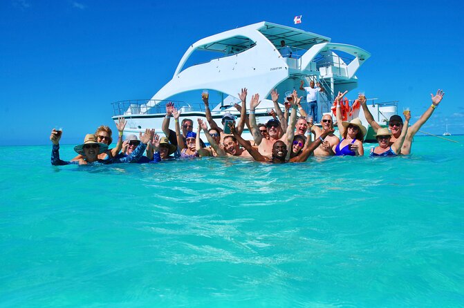 Saona Island: White Sands & Turquoise Waters” - Lunch, open bar, and the rhythm of the afternoon