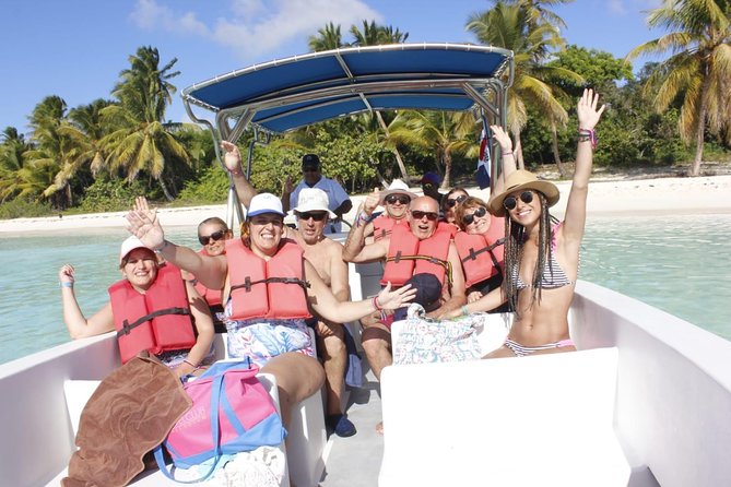 Saona Vip speedboat - Mano Juan brings a human side to Saona