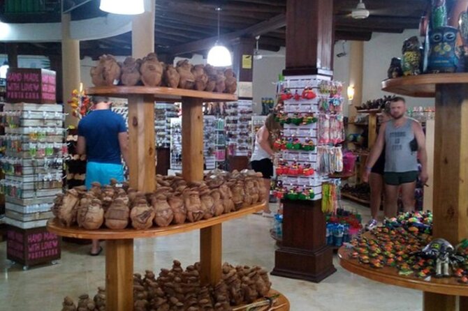 Shopping Tour In Don Lucas Cigar Factory, Rum tasting, Cocoa factory, Souvenirs - Hotel pickup, timing, and group size