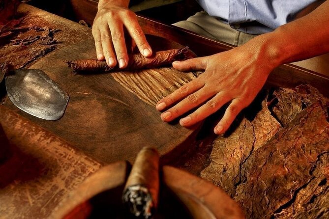 Shopping tour Punta Cana rum cigars coffee larimar chocolate souvenirs mamajuan - Is the $10 price good value?