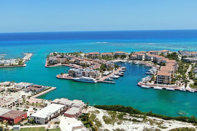Snorkel & Sandbar on Private Searay Yacht 25ft in Cap Cana Marina ,Punta Cana - What a 25-foot Sea Ray feels like for five