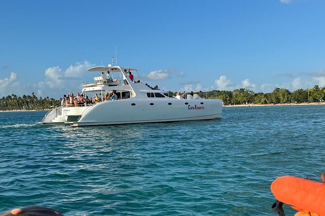 Tours to Saona Island - A 50-person group and the sales pressure