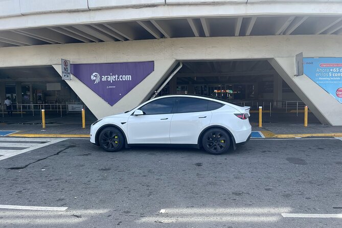 Transfer in Tesla from SDQ Airport to Santo Domingo - What four passengers can expect