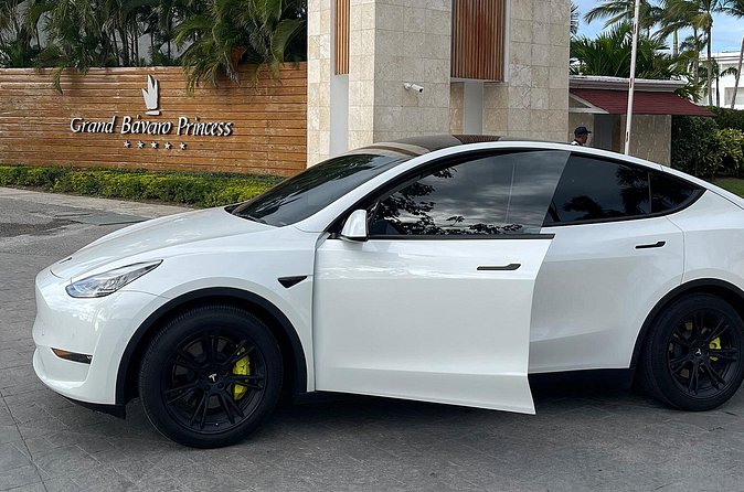Transfer in Tesla from SDQ Airport to Santo Domingo - The return trip from Santo Domingo to SDQ