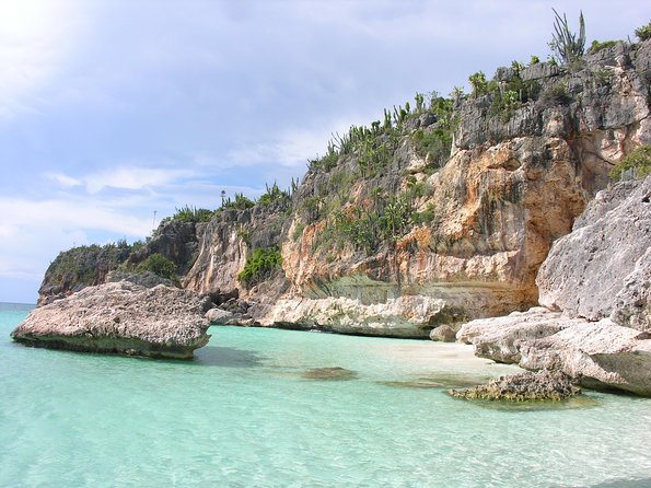 Untouched Paradise – Bahía de Las Águilas - The Road Through Jaragua National Park