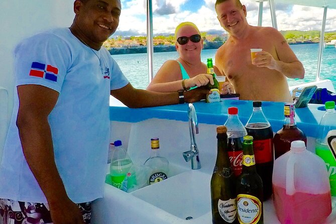 VIP Fascinating Boat Ride & Snorkeling at Sosua Bay - Food, drinks, and the party atmosphere