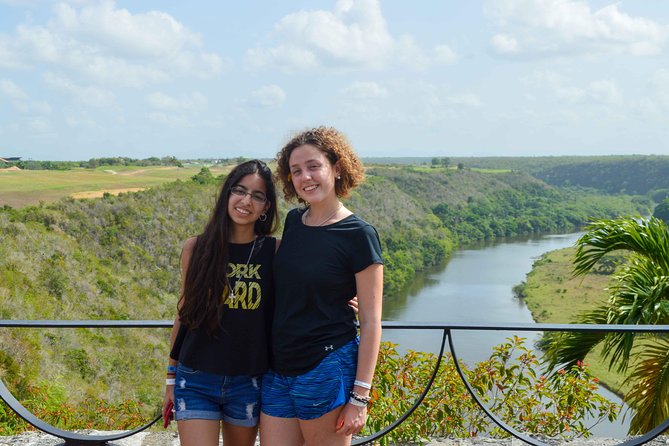 Visit To Altos de Chavón - Refreshments, photos, souvenirs, and extra costs