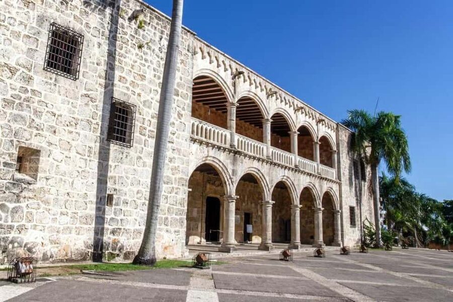 Zona Colonial: Recorrido Histórico con Chocolate y Mamajuana - The Primate Cathedral’s 20-Minute Visit